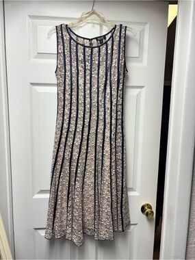 Floral A-Line Sleeveless Dress in Navy and Cream